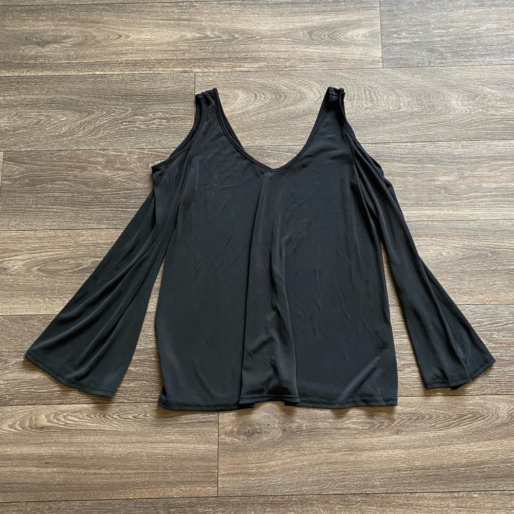 🌺 Dark gray long sleeve open shoulder blouse